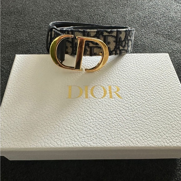 DIOR BELL - Picture 2 of 5